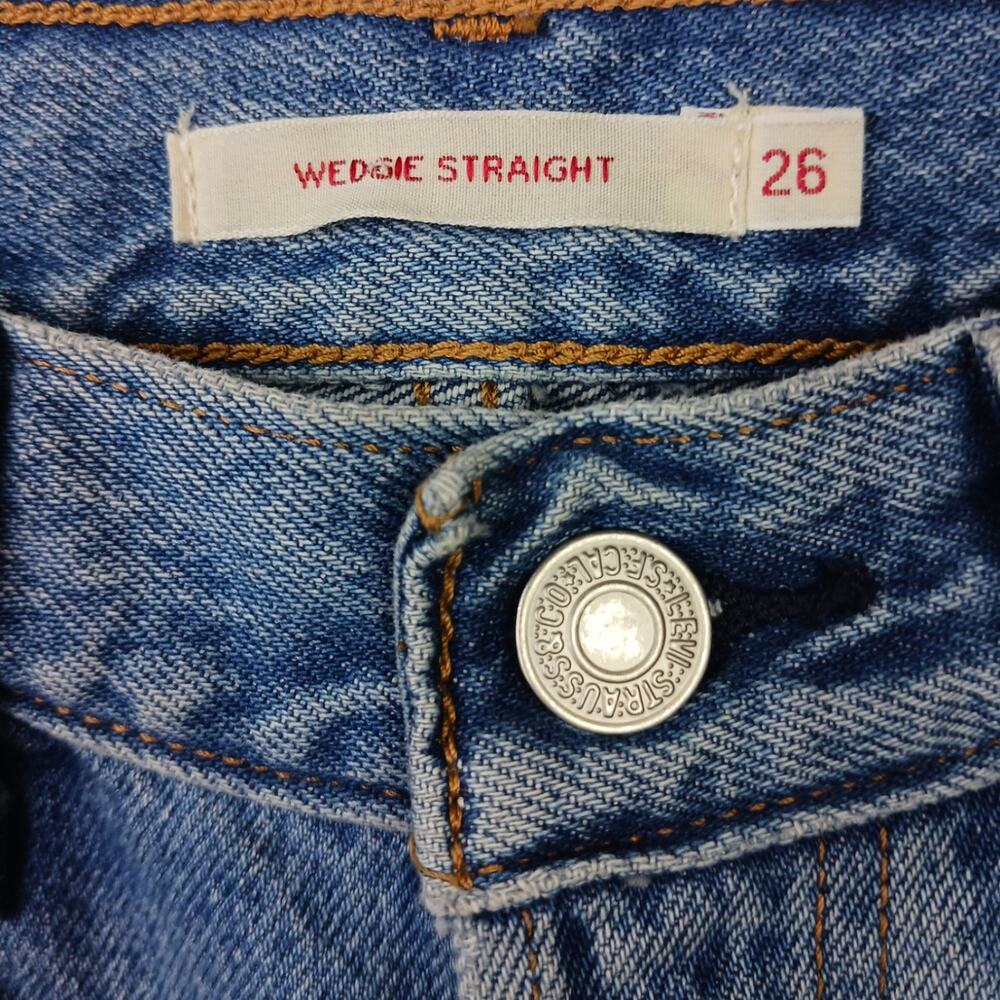 Levi's SZ 26 Premium Wedgie Straight  Distressed Knee Frayed Hem Denim - Picture 4 of 8